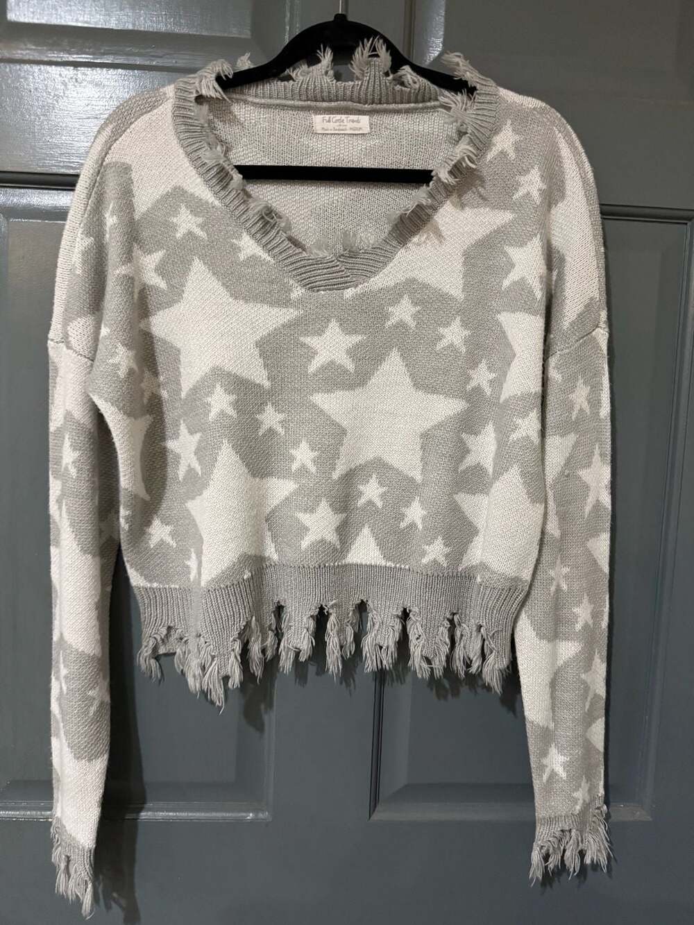 Full Circle Trends Women's Gray Star Print Fringe Pullover Sweater, Medium